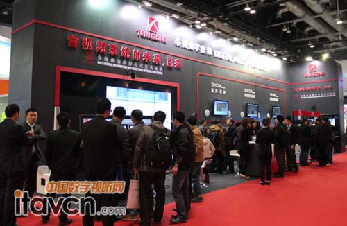 東微展臺觀眾絡(luò)繹不絕