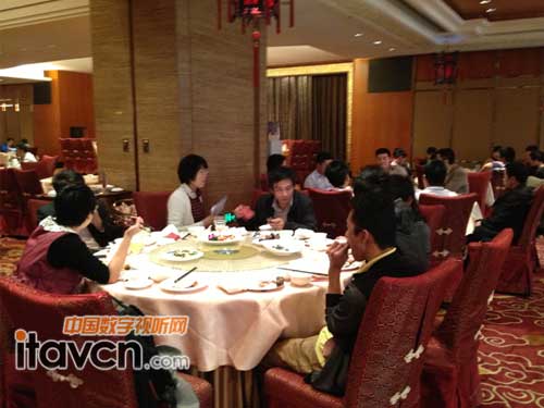 微圖歡聚一堂論發(fā)展