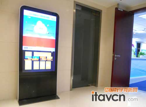 唯瑞55寸立式廣告機