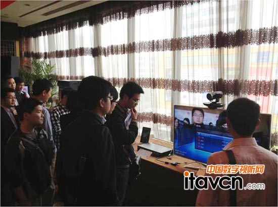 現場客戶體驗華為一體化智能視訊終端TE30