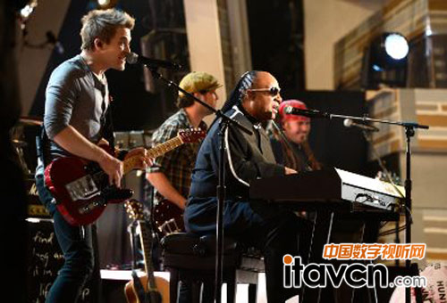 舒爾無線系統(tǒng)助陣第48界鄉(xiāng)村音樂頒獎禮