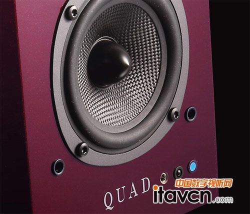 配備十分便利的信號源輸入端口:包括一個3.5mm Ipod信號接口