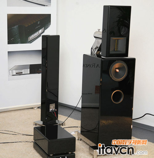 System M-S SE獨(dú)特的結(jié)構(gòu)造型與創(chuàng)新的設(shè)計(jì)理念,采用分離式的高低音箱體設(shè)計(jì)