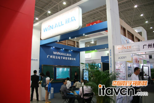 武漢教育展:冠眾展出智能教學平板