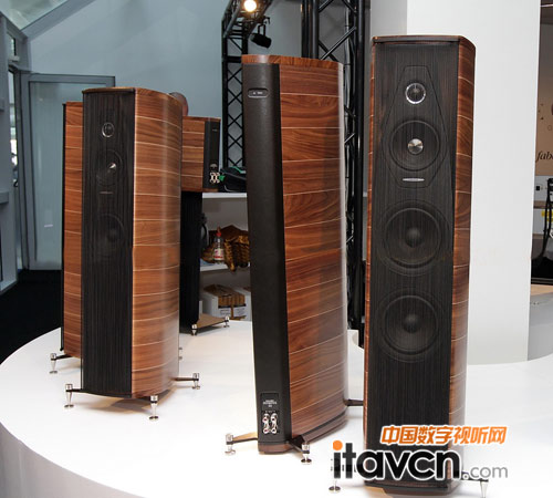 霸Olympica系列的箱體配合SonusFaber獨有的最高級別的樂器級工藝制造