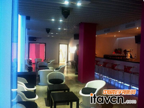 六只D.A.S. Action 12A系統分布在酒吧內