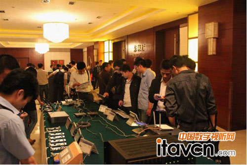 各地客商、系統(tǒng)集成商現(xiàn)場觀摩CREATOR快捷最新研發(fā)產(chǎn)品