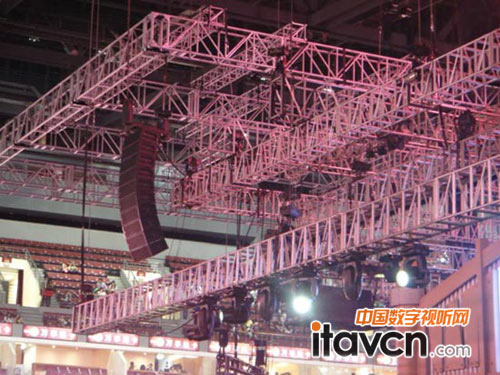 羅志祥演出現場吊掛MILO音箱