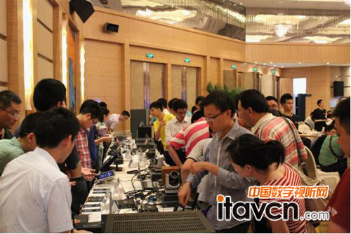 各地客商、系統集成商現場觀摩CREATOR快捷最新研發產品