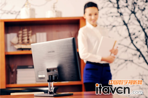 簡約時尚風!三星晶致顯示器show出精致新生活