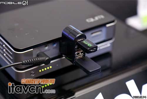 QUMI Q5便于攜帶 隨時會議移動商務