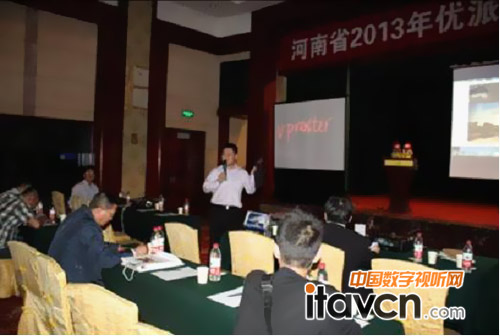 優(yōu)派郝泉先生現(xiàn)場進(jìn)行產(chǎn)品講解