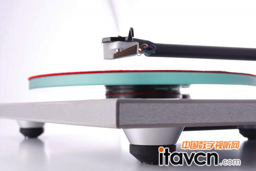 RP40 Anniversary Edition四十周年紀念版裝載了Elys40特別白色版唱頭