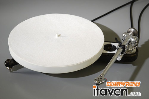 Rega君子推出40周年旗艦Naiad黑膠唱盤