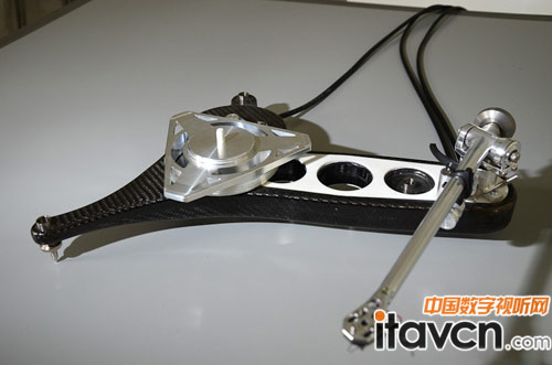 Naiad基本框架為雙層陶瓷底座