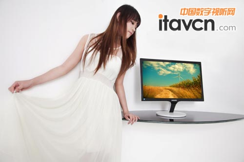 時尚新生代!三星悅白顯示器陪你同看《重返地球》