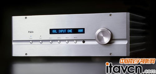 INT-30A�����ĽMݔ����ӣ����е�1�M�c��2�M������XLR�cRCAݔ��