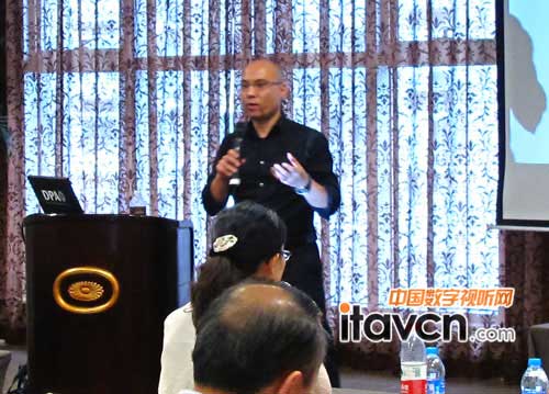 Ken Kimura先生正在進行演講