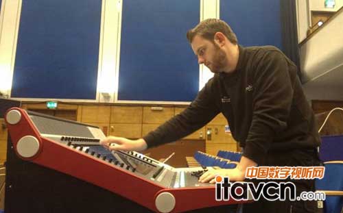 CADAC CDC8 《輕吻凱特》在威士格林多大學的威廉•阿斯頓大廳