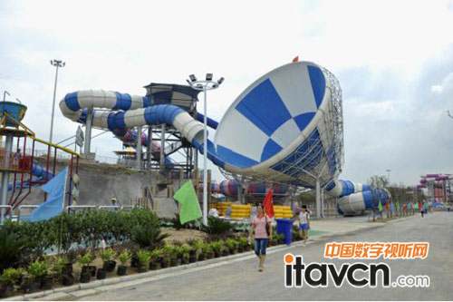 桂林羅山湖水上樂園內游樂設施