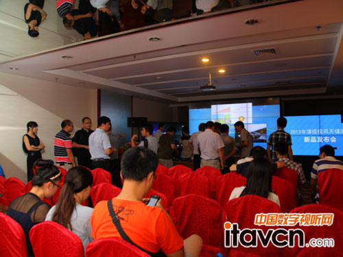 2013年無縫液晶新品發(fā)布會(huì)客戶參觀無縫液晶
