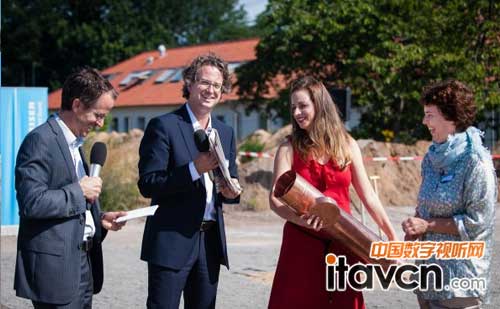 裝有文件和產品的“時間囊”