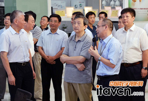 國務院副總理馬凱視察52所海康威視