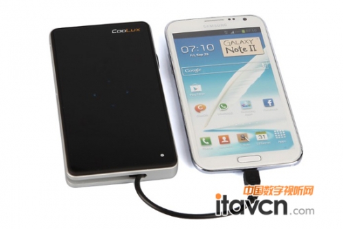 酷樂視Q5是一款手持型的微型投影機