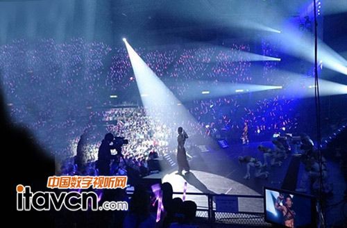 周杰倫紅館震撼開唱 彩熠打造魔幻空間