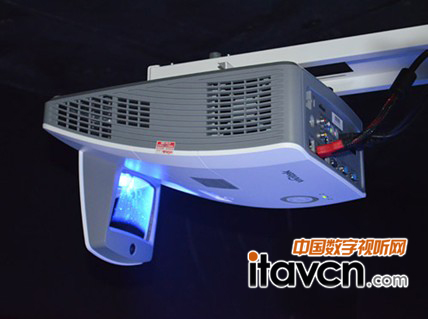 D755系列產品專屬定制吊架 方便用戶安裝