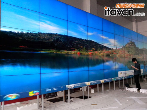 液晶拼接屏安裝現場