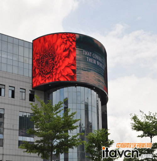 藍(lán)通光電深圳時(shí)代城LED半圓弧顯示屏