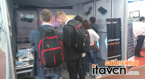 酷樂視S2超級LED微型投影登陸廣交會