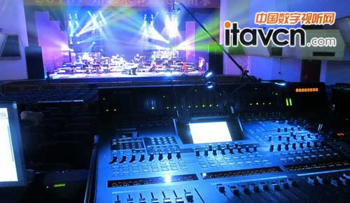 雅馬哈 DM2000VCM 數(shù)字調(diào)音臺(tái)