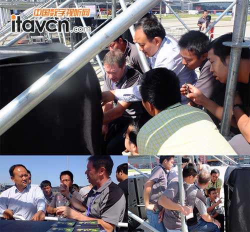 游客近距離了解KV2揚聲系統