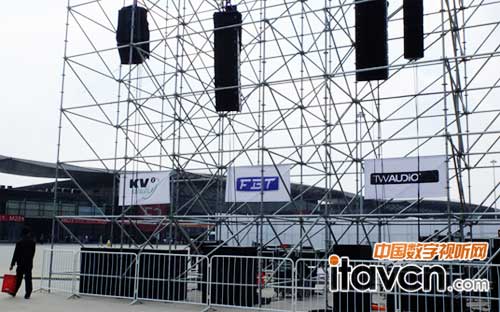 KV2 Audio線陣表演