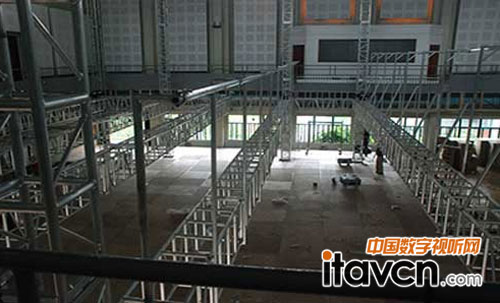 銳鷹助力上海舞蹈學校仿真舞臺搭建