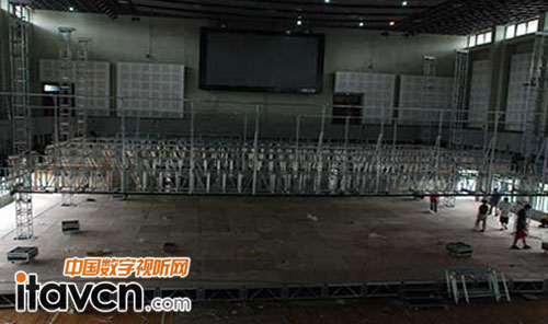 銳鷹助力上海舞蹈學校仿真舞臺搭建