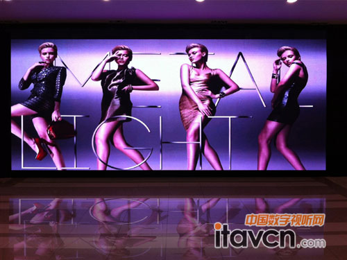 藍(lán)普科技武漢廣場(chǎng)P4戶內(nèi)高清LED顯示屏項(xiàng)目完工