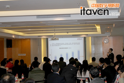 分組討論現場氣氛熱烈