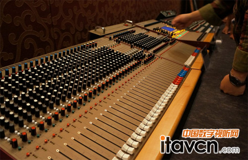 強強聯合 Cadac調音臺牽手Waves Audio