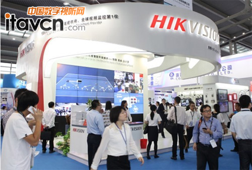 圖為:海康威視展臺現場)