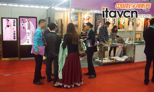 寶仕龍選片廣告機驚艷廣州婚紗展