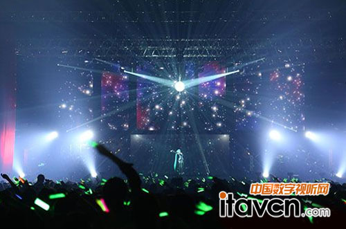 MIKUPA現(xiàn)場(chǎng) 虛擬偶像與真人樂隊(duì)同臺(tái)獻(xiàn)藝