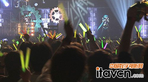 MIKUPA現(xiàn)場(chǎng) 虛擬偶像與真人樂隊(duì)同臺(tái)獻(xiàn)藝