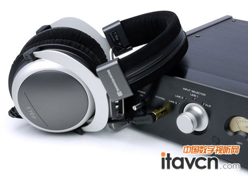 AX-501除了是一部綜合擴大機,也具備耳機擴大機之功能