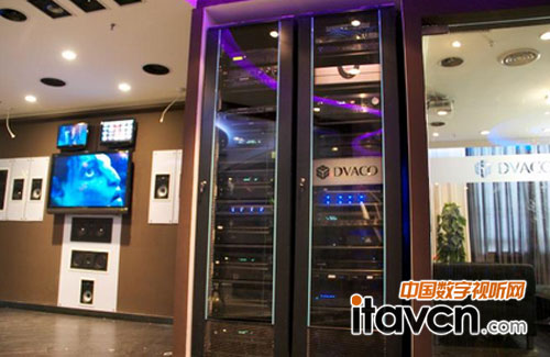 2.2米機(jī)柜及控制主機(jī)、矩陣展示