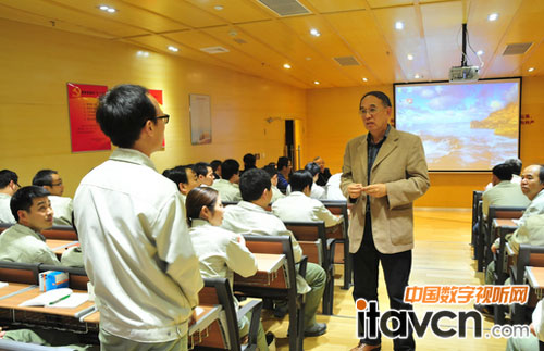 彩熠召開2013專家培訓(xùn)暨新產(chǎn)品評審會議