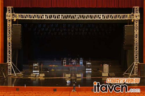 ZSOUND LA212雙十二寸線陣列音箱及S118H單十八寸超低音箱,現場安裝調試中