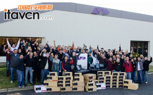 興高采烈的S6團隊